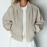 Chaqueta de mujer – Corte relajado – Algodón ligero – Cuello y puños acanalados