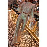 Conjunto de dos piezas para mujer: Top corto con cuello alto y mangas abullonadas, pantalón acampanado de cintura alta y tela con lentejuelas brillantes.