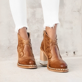 Botines de mujer – Tacón cuadrado moderno – Detalle bordado – Elegante suela con tachuelas