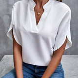 Blusa de mujer – Corte relajado – Tejido lujoso – Cuello en V calado – Mangas acampanadas