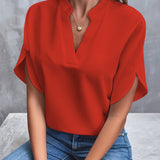 Blusa de mujer – Corte relajado – Tejido lujoso – Cuello en V calado – Mangas acampanadas