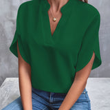 Blusa de mujer – Corte relajado – Tejido lujoso – Cuello en V calado – Mangas acampanadas