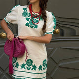 Vestido corto para mujer - Bordado floral - Mangas abullonadas - Corte casual ajustado
