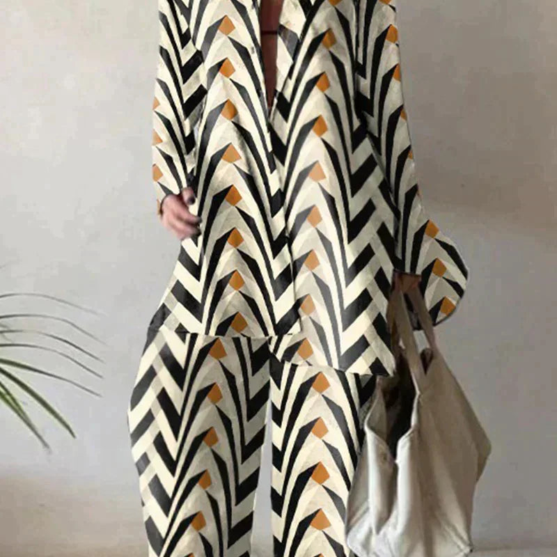 Conjunto de mujer: camisa de manga larga holgada y pantalón ancho de cintura alta. Elegante y cómodo.