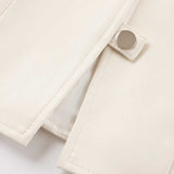 Chaqueta de cuero ajustada con cuello alto