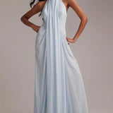 Elegante vestido de noche largo azul claro con cuello halter