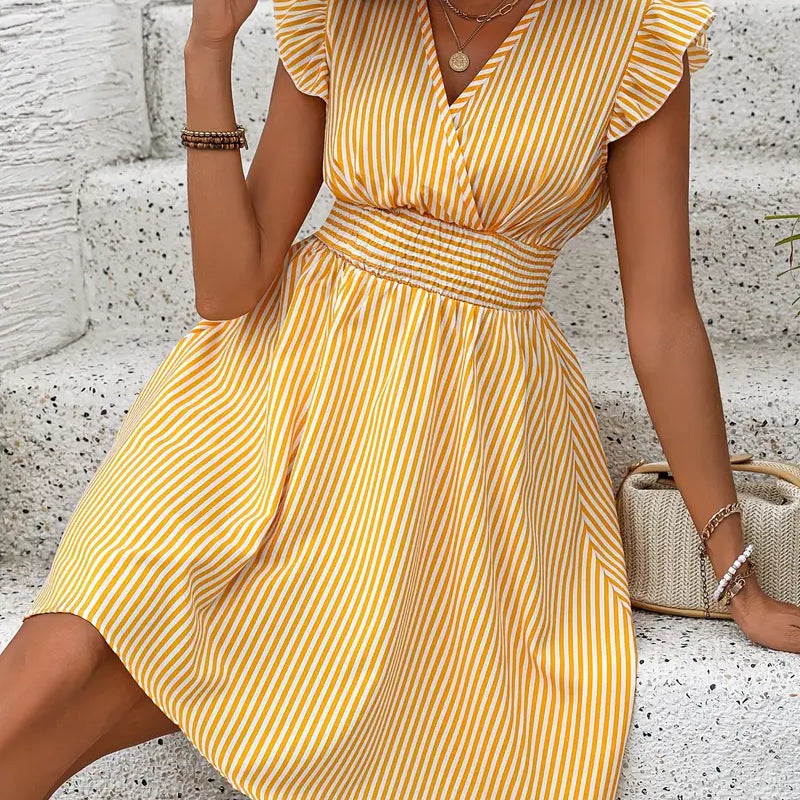 Vestido de mujer - Escote cruzado - Mangas con volantes - Cintura ajustada - Falda acampanada