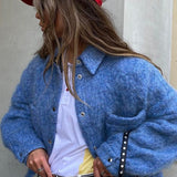 Chaqueta de lana azul con mangas largas