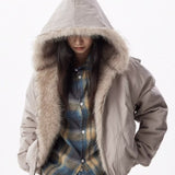 Chaqueta de plumón aislante con corte deportivo.
