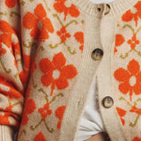 Elegante cárdigan de manga larga en punto jacquard floral