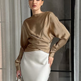 Blusa de satén con cuello redondo
