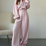 Conjunto de dos piezas: pantalón de oficina con dobladillo y estampado rosa