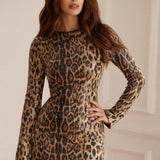 Vestido mini ajustado con lentejuelas y estampado de leopardo y mangas largas