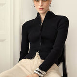 Blusa de punto con doble cremallera y cuello alto