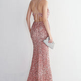 Elegante vestido de noche de terciopelo con lentejuelas