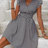 Vestido de mujer - Escote cruzado - Mangas con volantes - Cintura ajustada - Falda acampanada