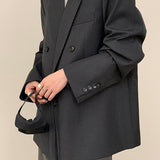 Blazer con cinturón estilo viajero