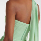 Elegante vestido largo sin tirantes con lazo fruncido