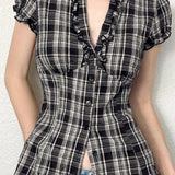 Blusa de cuadros británicos, escote en pico con volantes y mangas abullonadas