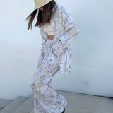 Conjunto de dos piezas: camisa y pantalón retro floral.