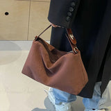 Bolso de mano otoño-invierno en ante mate y piel de vacuno