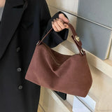 Bolso de mano otoño-invierno en ante mate y piel de vacuno