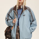 Chaqueta reversible con cuello alto y bloques de color.