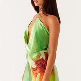 Minivestido sexy estampado con cuello vuelto y hombros descubiertos.