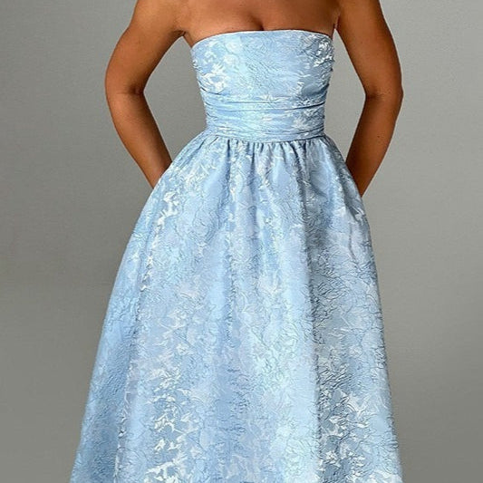 Vestido de noche trapecio sin tirantes en jacquard liso