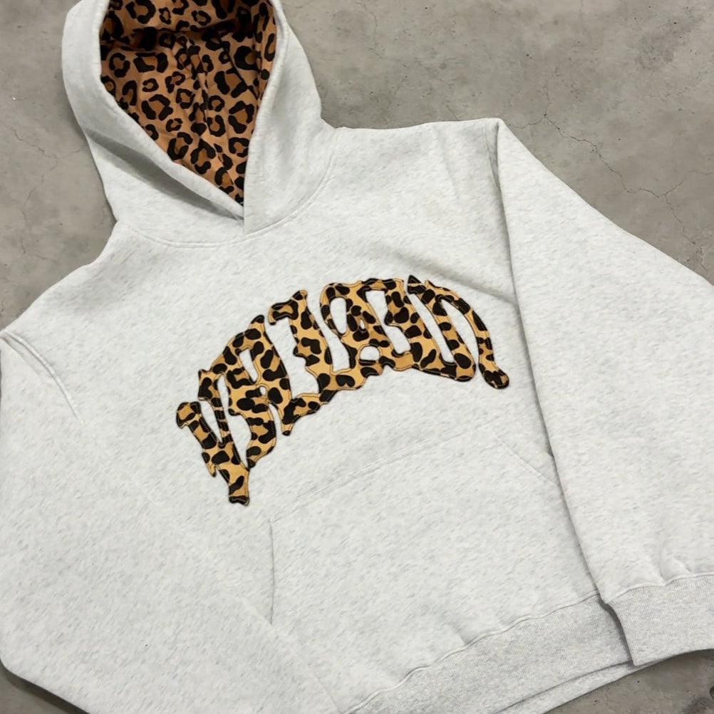Sudadera con capucha forrada con estampado de leopardo y letras bordadas