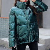 Chaqueta acolchada de lujo color esmeralda elegante, brillante y versátil para mujer