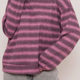 Blusa de suéter a rayas elegante y casual.