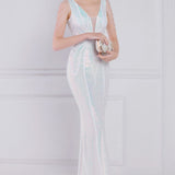Vestido de noche sirena con lentejuelas y cuentas florales.