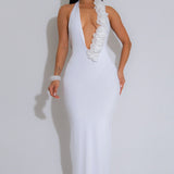 Vestido de noche floral ajustado con espalda abierta y escote halter