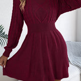 Minivestido de punto grueso con cuello redondo y cintura torcida