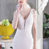 Elegante vestido de noche de sirena con lentejuelas