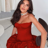 Vestido de noche sin tirantes, fruncido y estilo trapecio