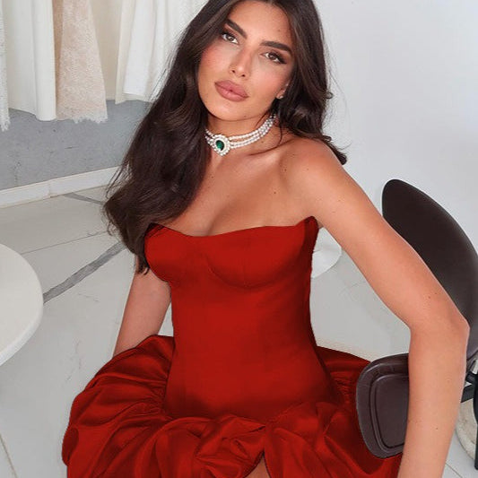 Vestido de noche sin tirantes, fruncido y estilo trapecio