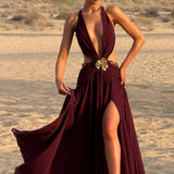 Vestido largo sin espalda con abertura, escote en V profundo, cuello halter y lazo.
