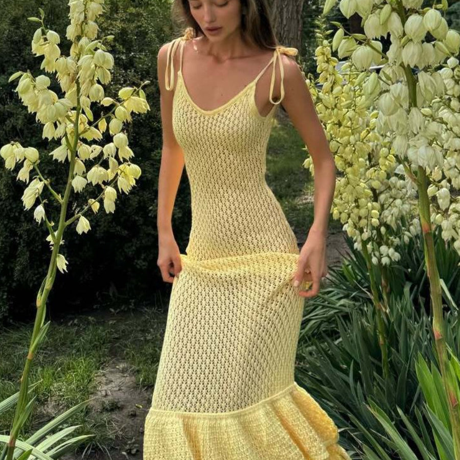 Vestido largo bohemio con volantes, en malla, sexy y transparente, con recortes.