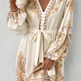 Minivestido étnico elegante con estampado paisley y escote en pico