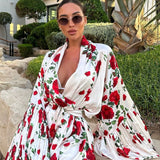 Vestido corto con mangas farol y un fresco estampado floral.