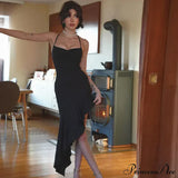 Elegante vestido midi de verano sin mangas con volantes y espalda abierta, adornado con un lazo.
