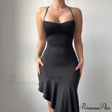 Elegante vestido midi de verano sin mangas con volantes y espalda abierta, adornado con un lazo.