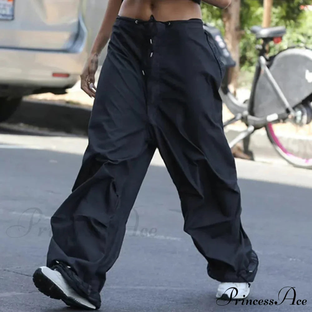 Pantalones cargo de pierna ancha al estilo de los años 2000