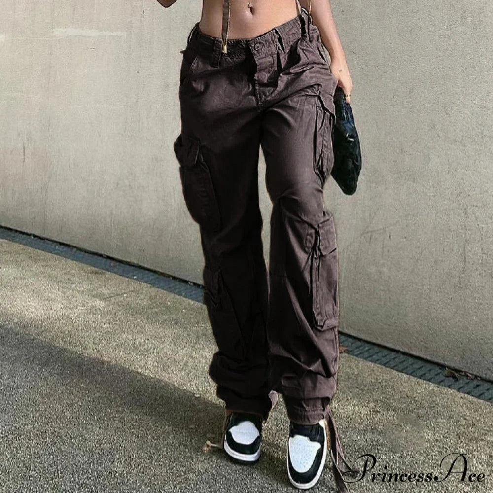 Pantalones cargo de pierna ancha al estilo de los años 2000