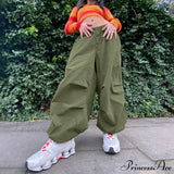 Pantalones cargo de pierna ancha al estilo de los años 2000
