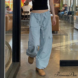 Pantalones cargo de pierna ancha al estilo de los años 2000