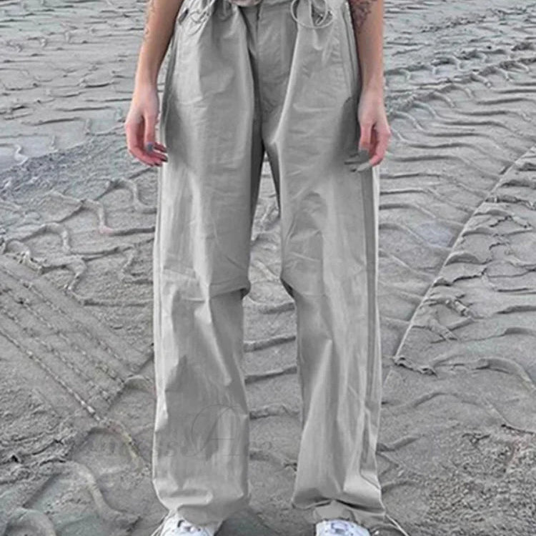 Pantalones cargo de pierna ancha al estilo de los años 2000