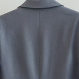 Un blazer elegante y a medida para la oficina.
